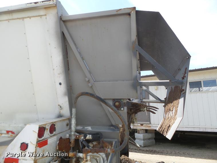 image for item FM9370 1993 Red River live bottom trailer