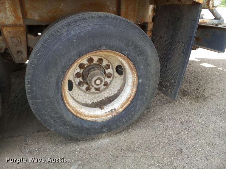 image for item FM9370 1993 Red River live bottom trailer