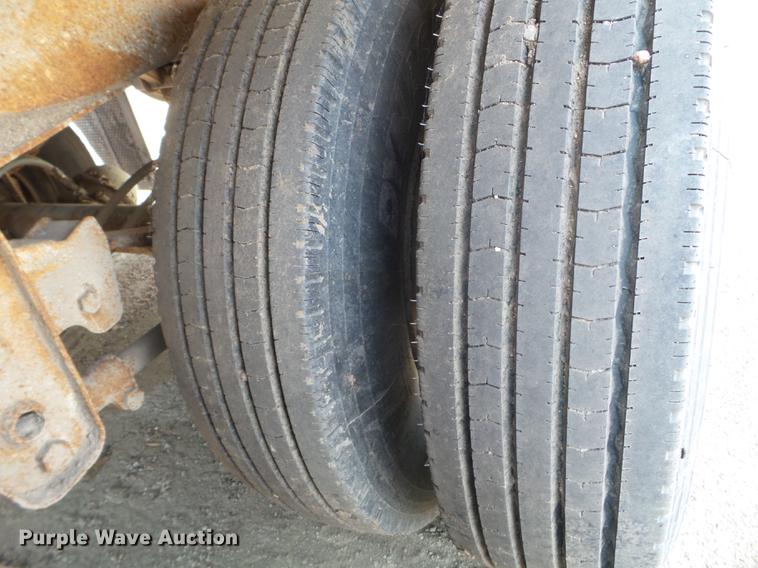 image for item FM9370 1993 Red River live bottom trailer