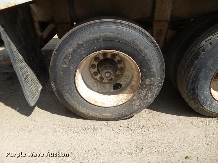 image for item FM9370 1993 Red River live bottom trailer