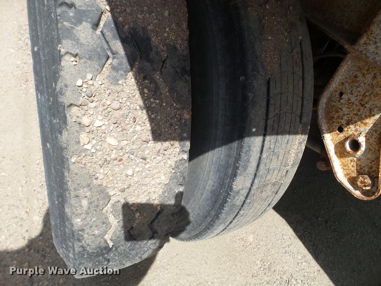 image for item FM9370 1993 Red River live bottom trailer