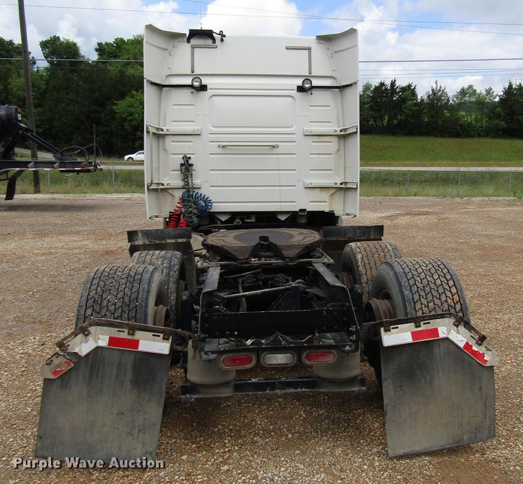 image for item FO9270 2013 Volvo VN Series semi truck