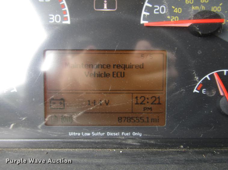 image for item FO9270 2013 Volvo VN Series semi truck