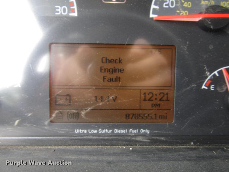 image for item FO9270 2013 Volvo VN Series semi truck