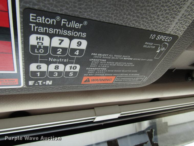 image for item FO9270 2013 Volvo VN Series semi truck