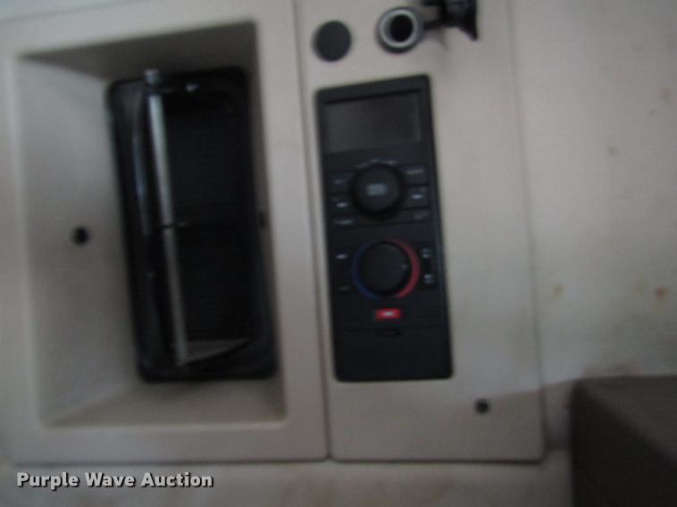 image for item FO9270 2013 Volvo VN Series semi truck