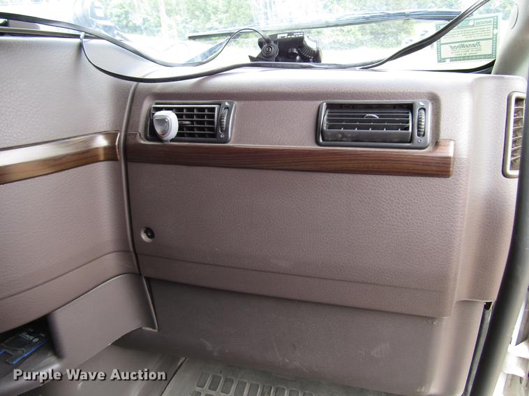 image for item FO9270 2013 Volvo VN Series semi truck