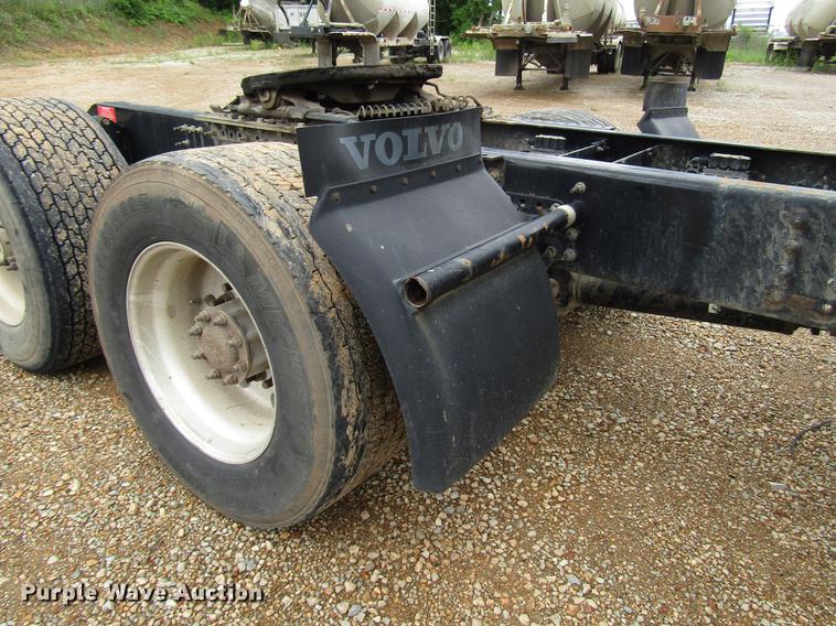 image for item FO9270 2013 Volvo VN Series semi truck