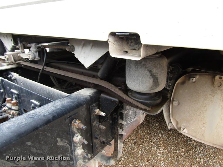 image for item FO9270 2013 Volvo VN Series semi truck