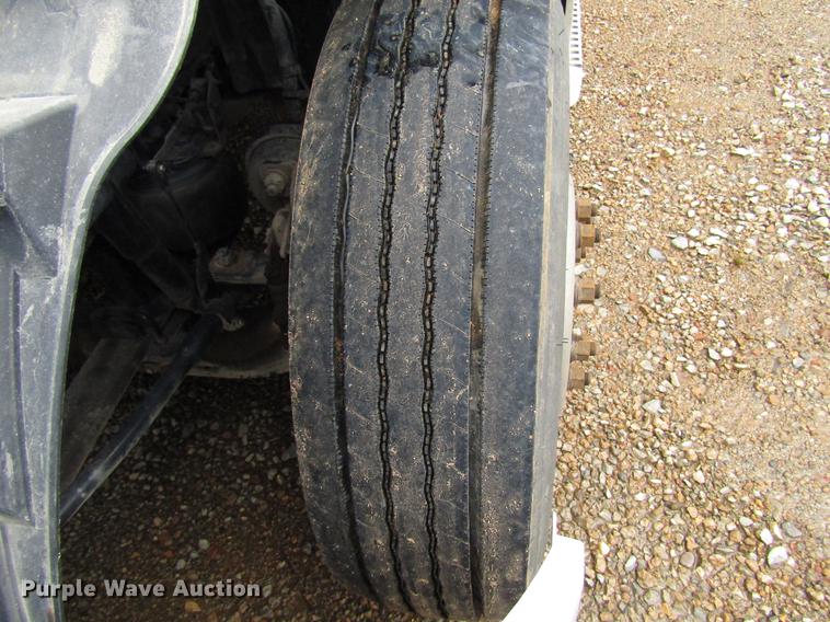 image for item FO9270 2013 Volvo VN Series semi truck