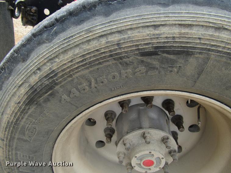 image for item FO9270 2013 Volvo VN Series semi truck