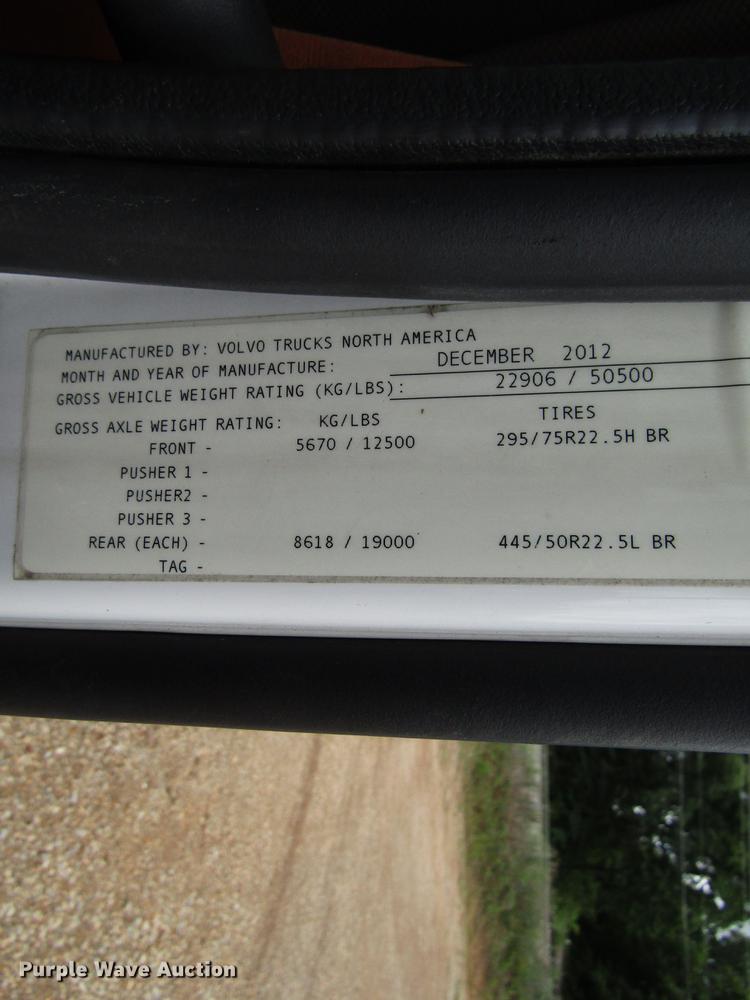 image for item FO9270 2013 Volvo VN Series semi truck