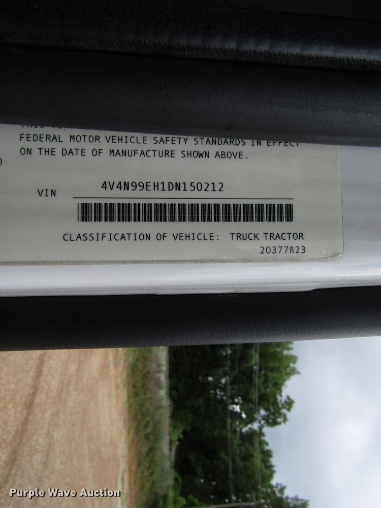 image for item FO9270 2013 Volvo VN Series semi truck