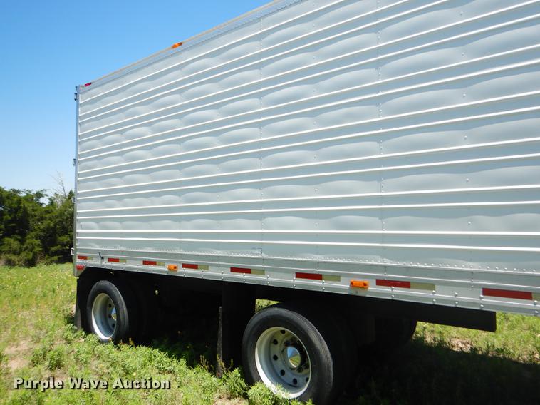 image for item FT9509 1997 Utility VS2R refrigerated van trailer