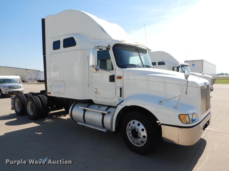 image for item FT9621 2007 International 9400i semi truck