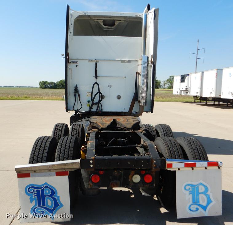 image for item FT9621 2007 International 9400i semi truck