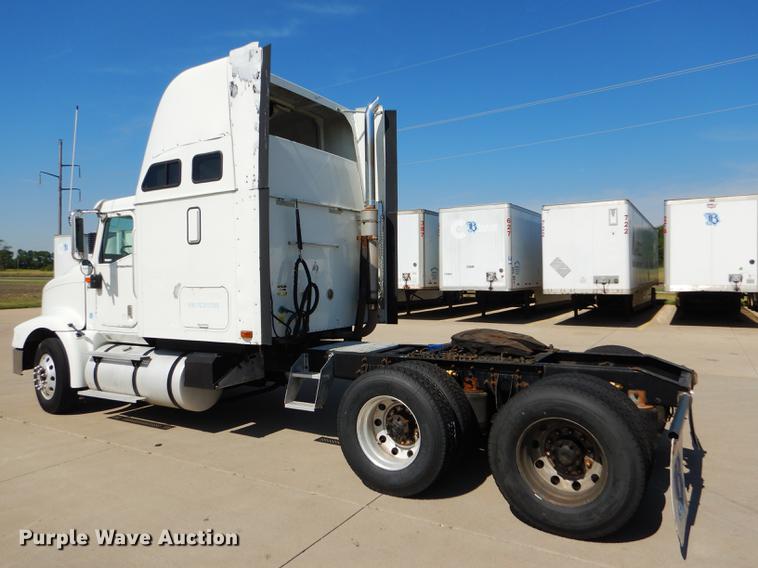 image for item FT9621 2007 International 9400i semi truck