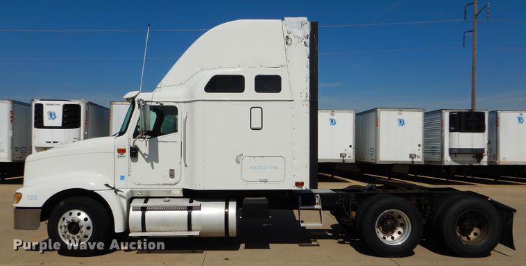 image for item FT9621 2007 International 9400i semi truck