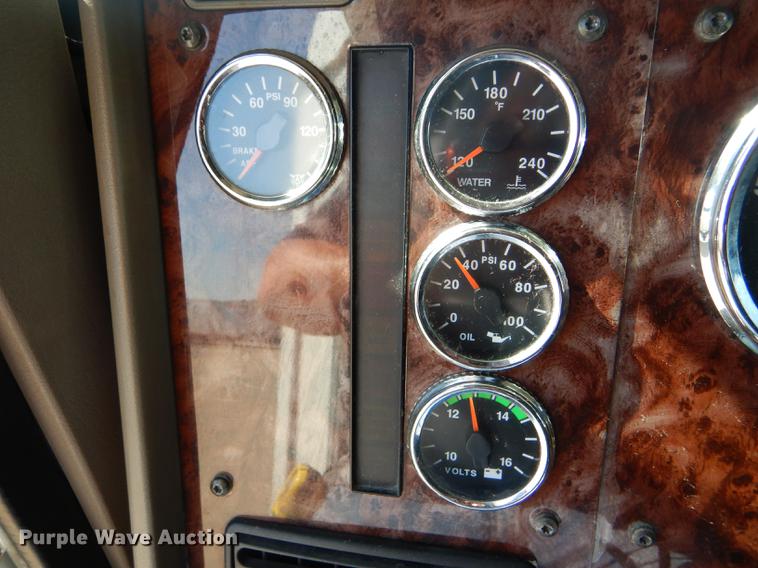 image for item FT9621 2007 International 9400i semi truck