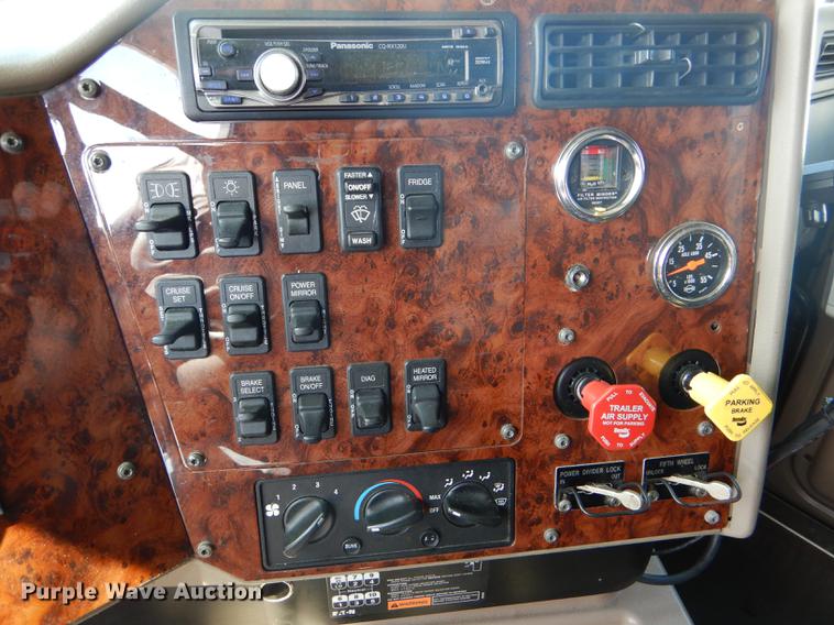 image for item FT9621 2007 International 9400i semi truck