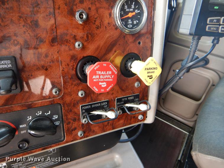 image for item FT9621 2007 International 9400i semi truck