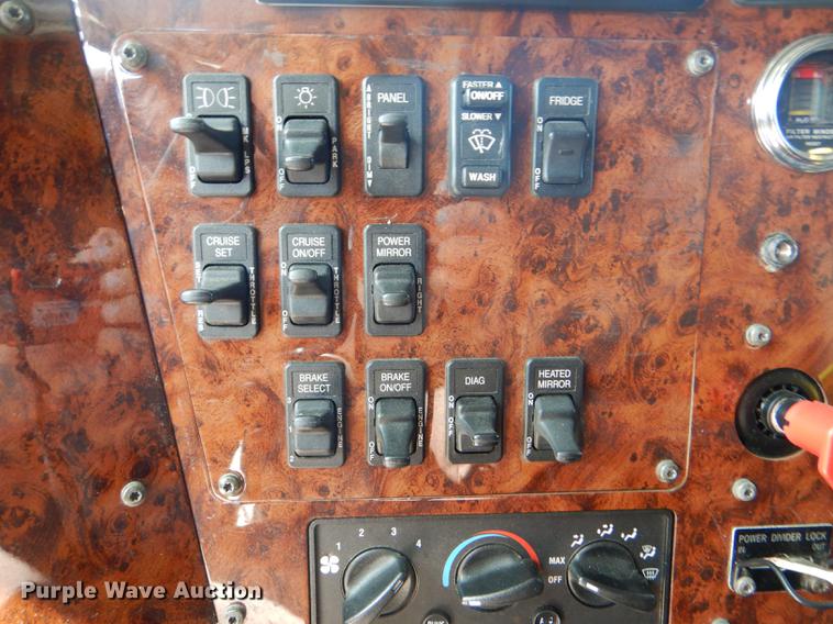 image for item FT9621 2007 International 9400i semi truck