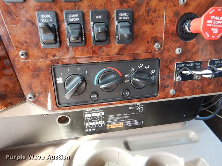 image for item FT9621 2007 International 9400i semi truck