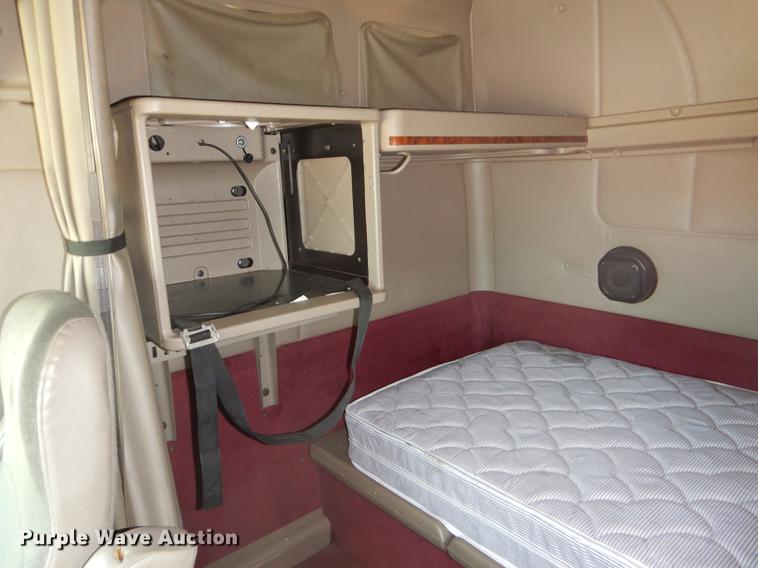 image for item FT9621 2007 International 9400i semi truck