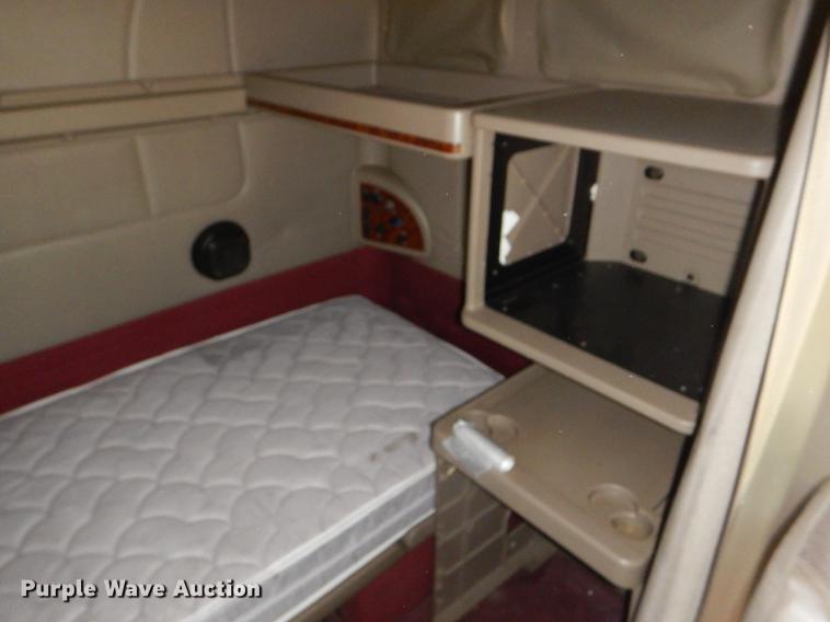 image for item FT9621 2007 International 9400i semi truck