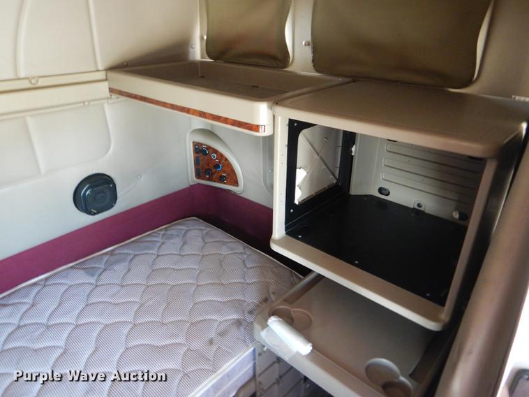 image for item FT9621 2007 International 9400i semi truck