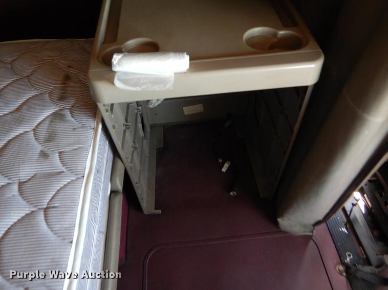 image for item FT9621 2007 International 9400i semi truck