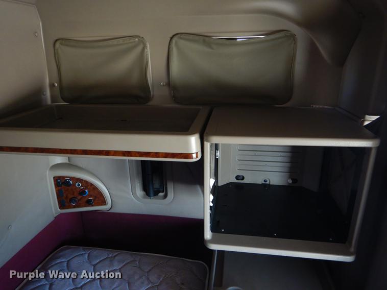 image for item FT9621 2007 International 9400i semi truck