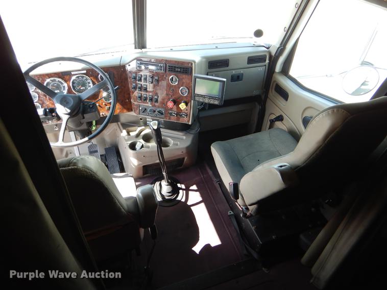 image for item FT9621 2007 International 9400i semi truck