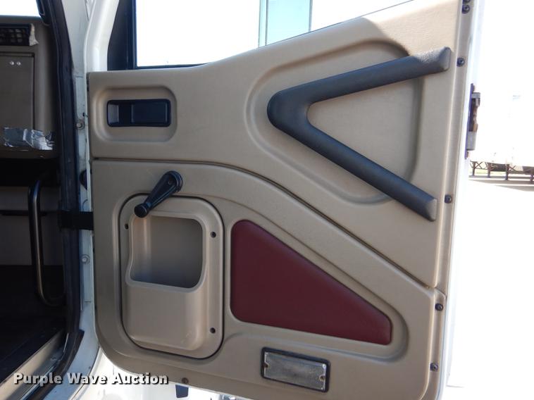 image for item FT9621 2007 International 9400i semi truck