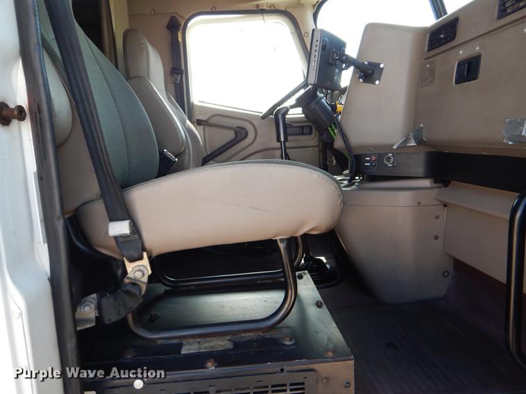 image for item FT9621 2007 International 9400i semi truck