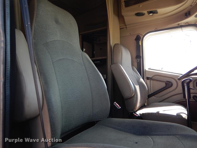 image for item FT9621 2007 International 9400i semi truck