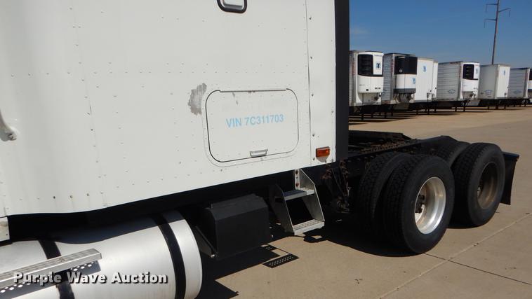 image for item FT9621 2007 International 9400i semi truck