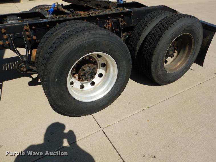 image for item FT9621 2007 International 9400i semi truck