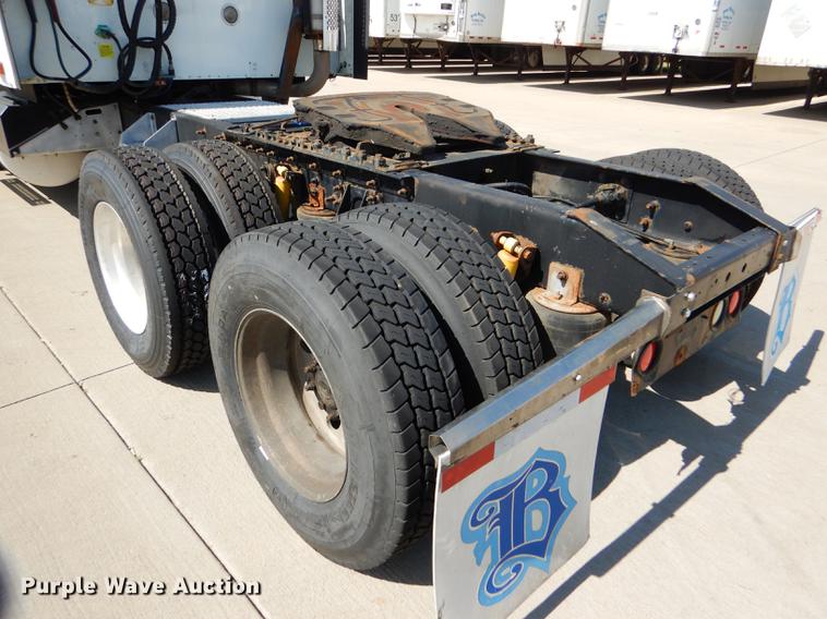 image for item FT9621 2007 International 9400i semi truck