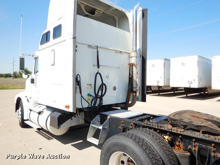 image for item FT9621 2007 International 9400i semi truck