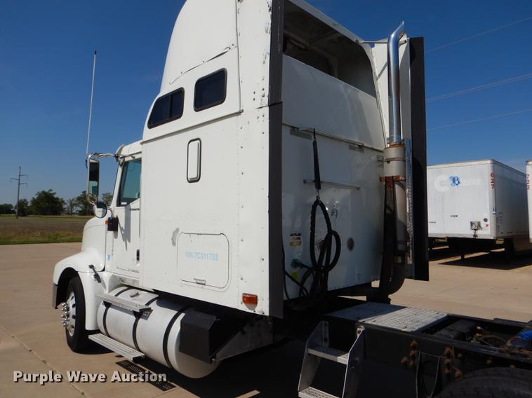 image for item FT9621 2007 International 9400i semi truck