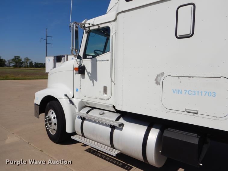 image for item FT9621 2007 International 9400i semi truck