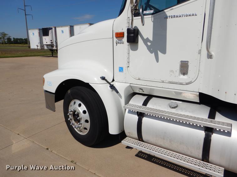 image for item FT9621 2007 International 9400i semi truck