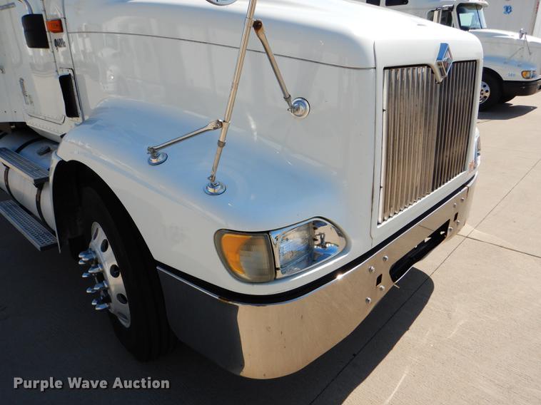 image for item FT9621 2007 International 9400i semi truck