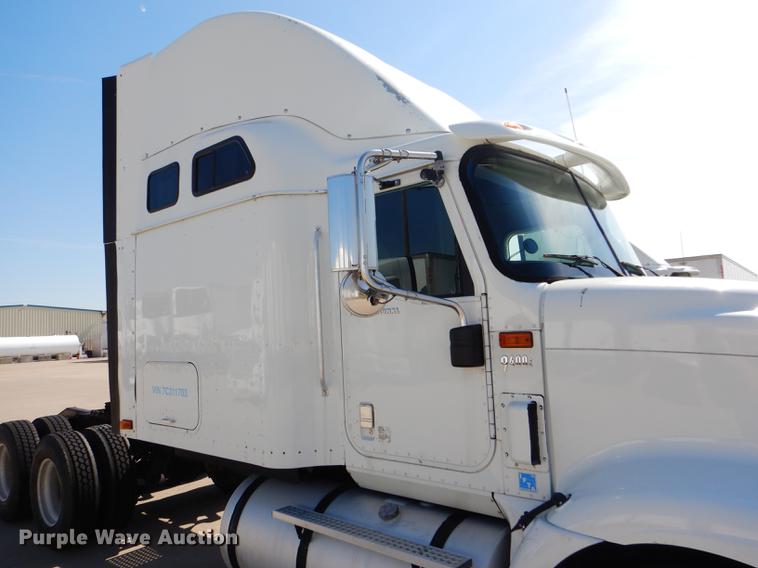 image for item FT9621 2007 International 9400i semi truck