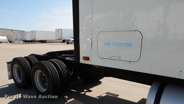 image for item FT9621 2007 International 9400i semi truck