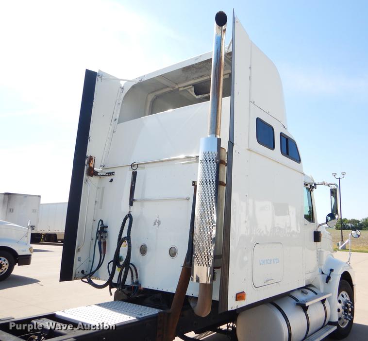 image for item FT9621 2007 International 9400i semi truck