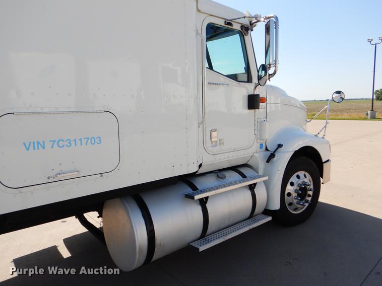 image for item FT9621 2007 International 9400i semi truck