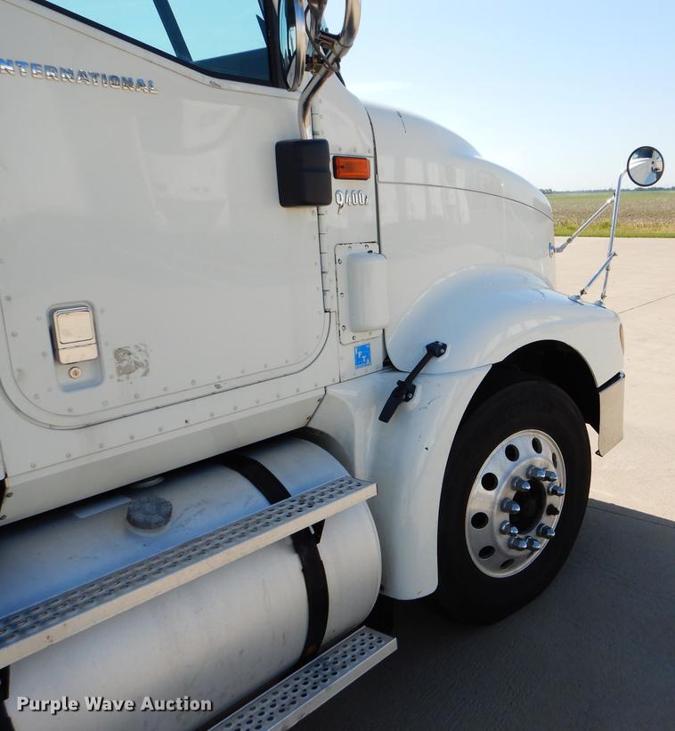 image for item FT9621 2007 International 9400i semi truck
