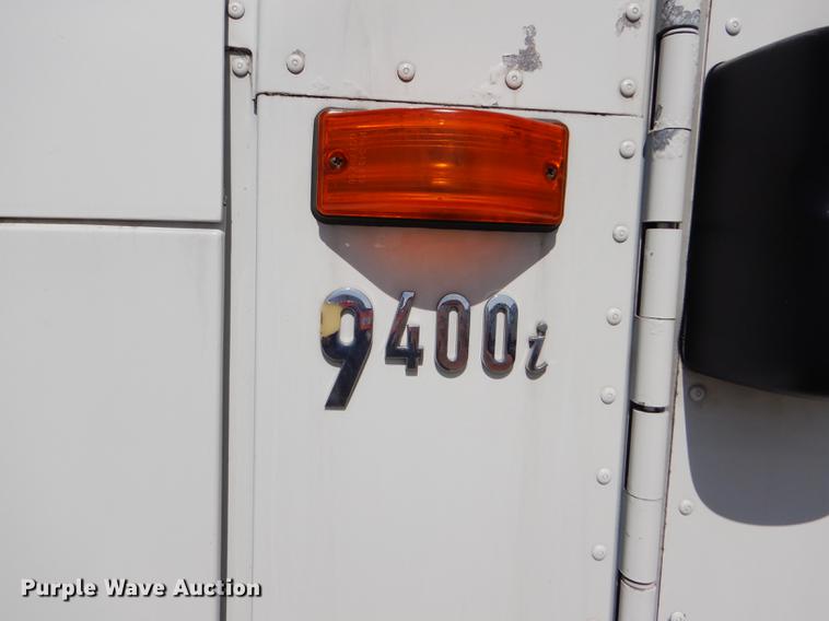 image for item FT9621 2007 International 9400i semi truck